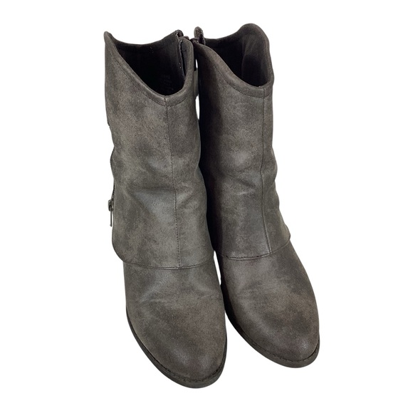 pop Shoes - Pop LAUPER ANKLE BOOTS 2 1/2” Block Heel Side Zipper Grey Zipper Closure size 9M